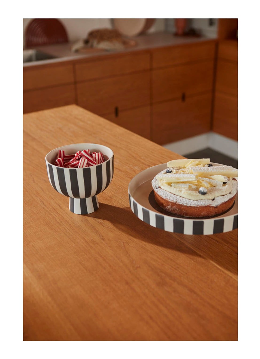 OYOY Living Design Toppu plateau 20 cm - detail 3 zwart