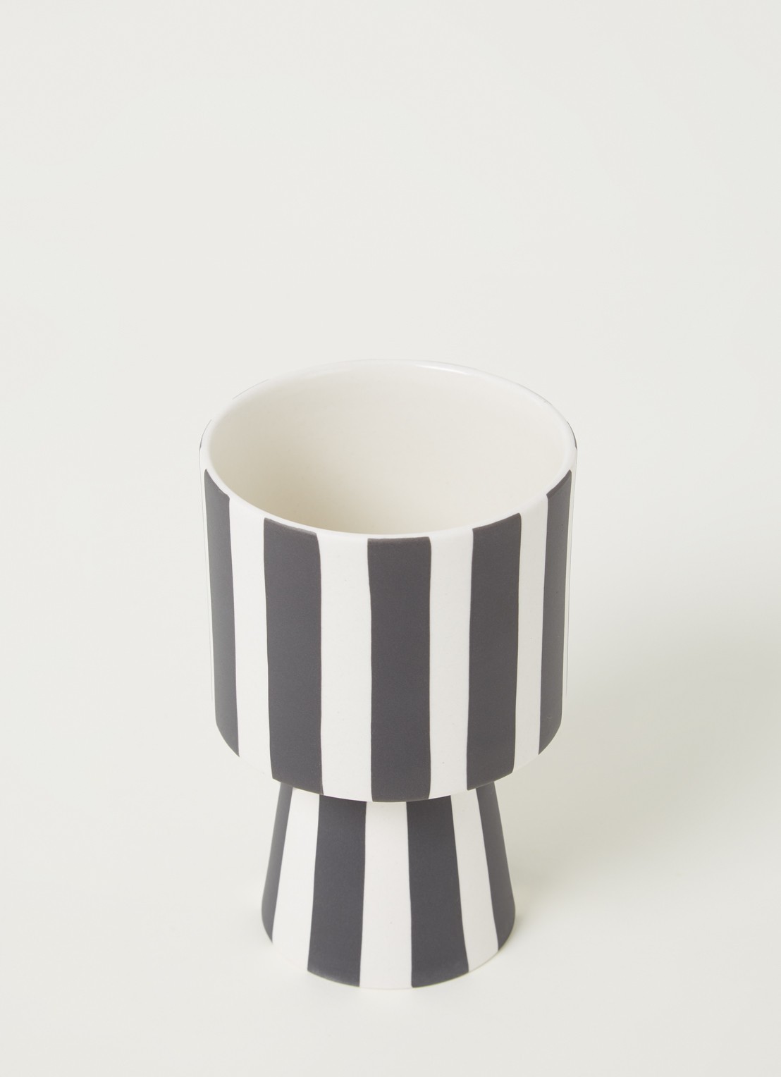 OYOY Living Design Toppu S bloempot van keramiek voor binnen - 15 cm - detail zwart