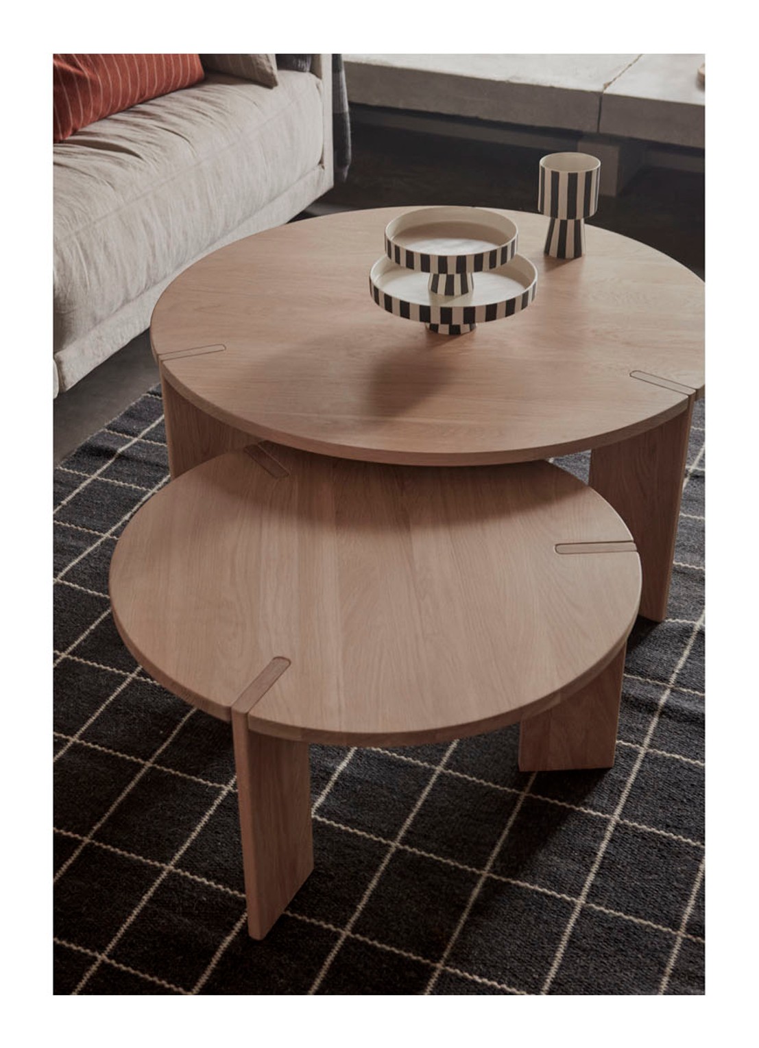 OYOY Living Design Toppu S bloempot van keramiek voor binnen - 15 cm - detail 3 zwart