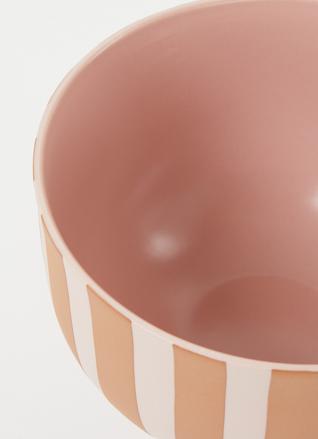 OYOY Living Design Toppu schaal op voet 15 cm - detail 3 roze