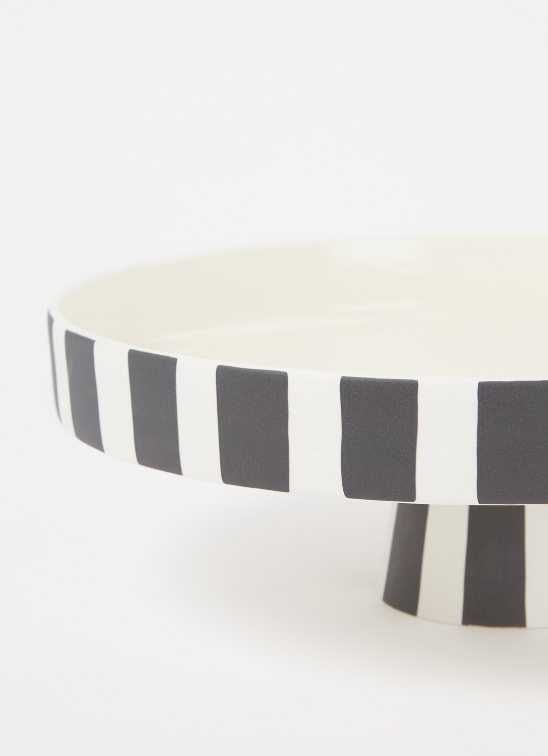 OYOY Living Design Toppu taartplateau 20 cm - detail 3 zwart
