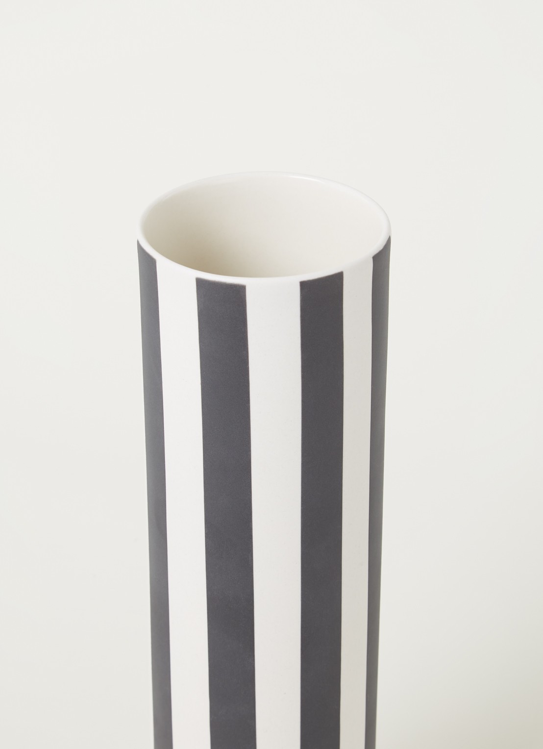 OYOY Living Design Toppu vaas 31 cm - detail 3 zwart