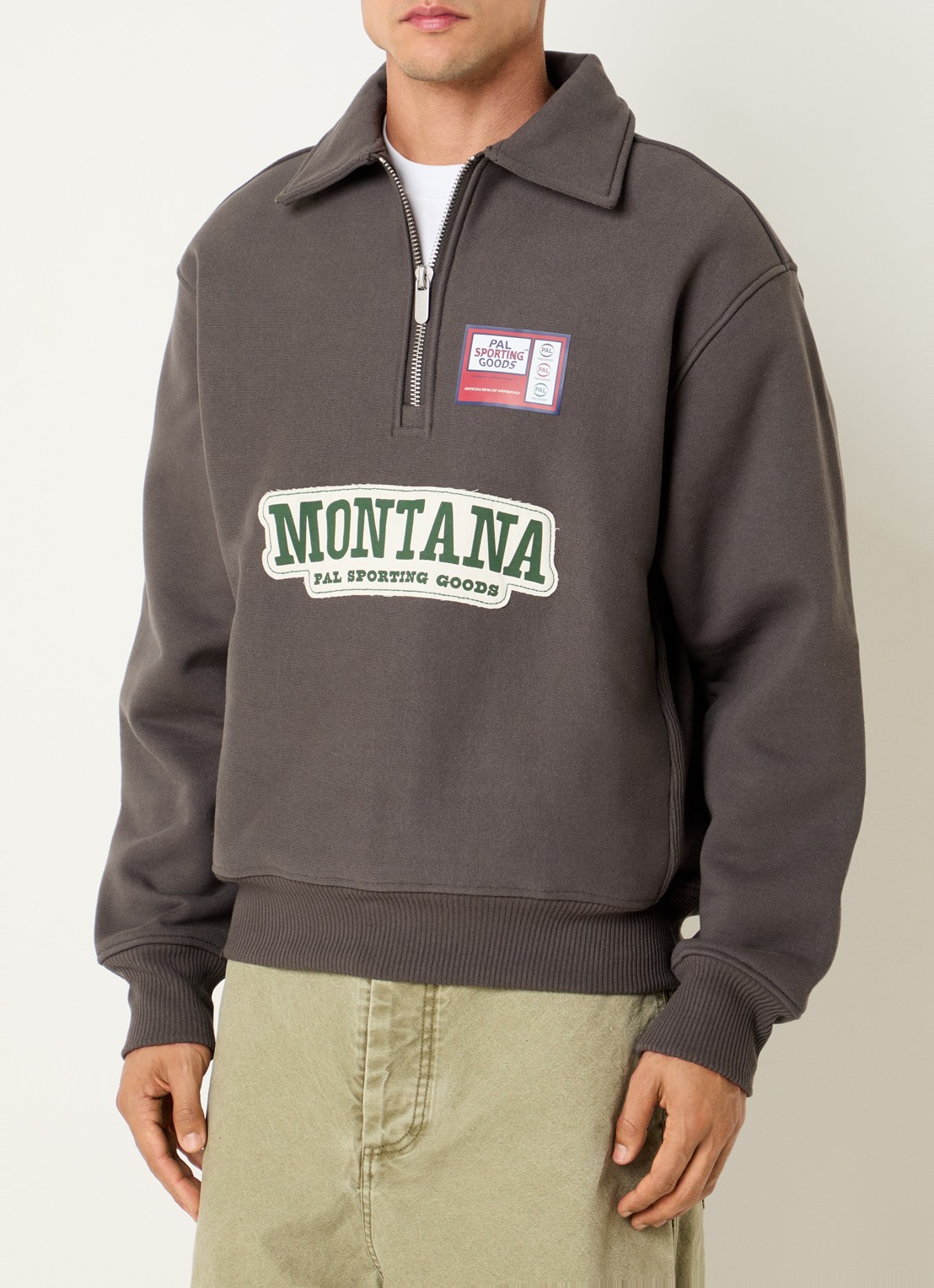 PAL Sporting Goods Montana sweater met logoprint en halve rits - detail taupe