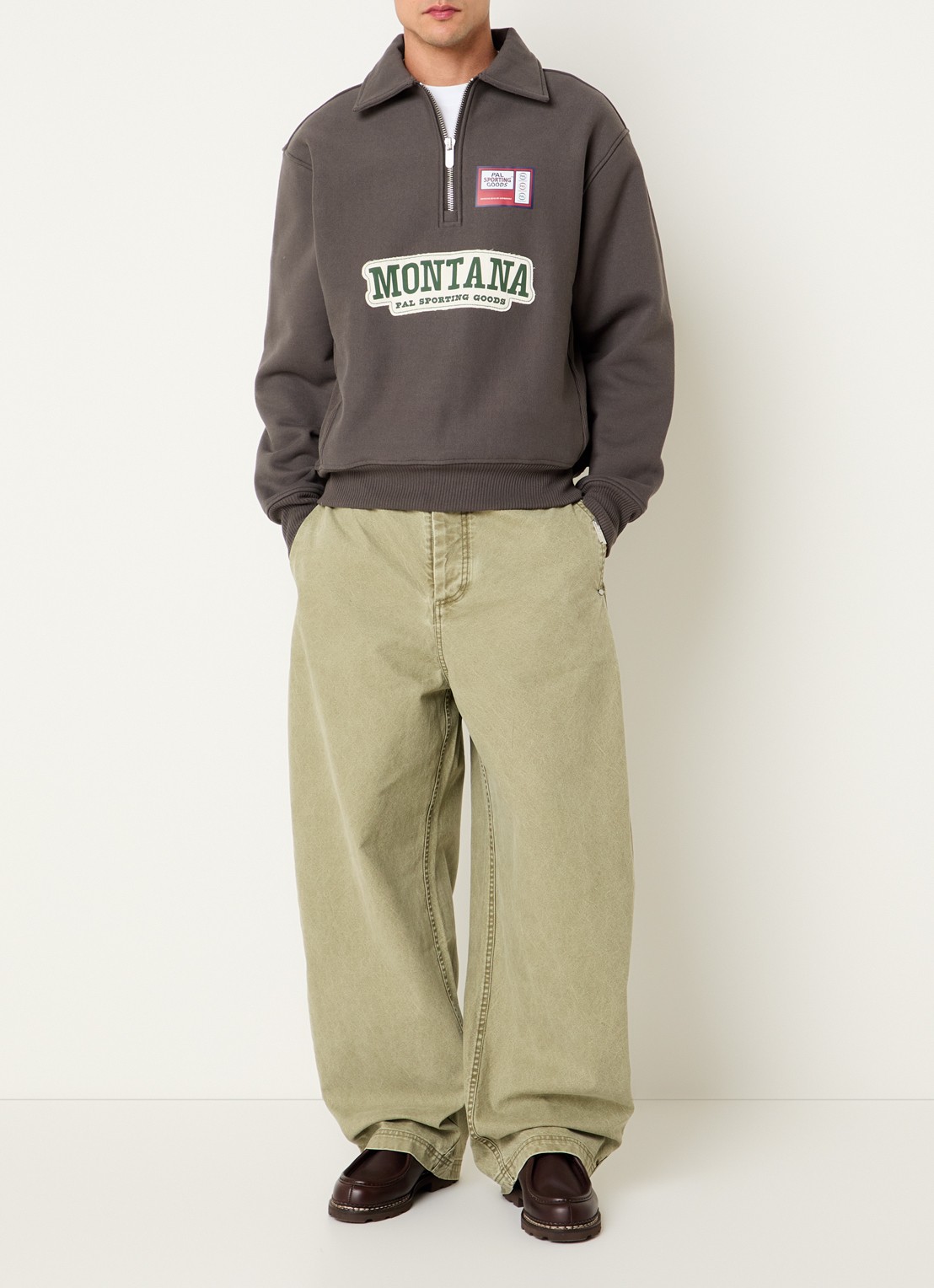 PAL Sporting Goods Montana sweater met logoprint en halve rits - voorkant 4 taupe