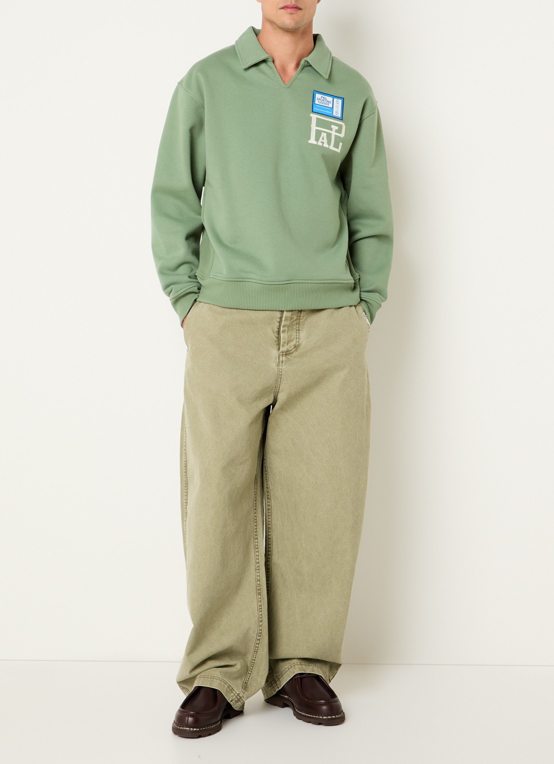 PAL Sporting Goods P&L sweater met logoborduring en polokraag - voorkant 2 lindegroen