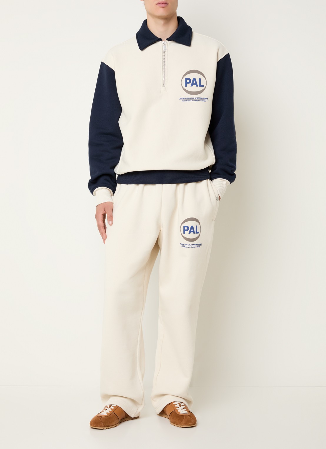 PAL Sporting Goods Pre Game loose fit joggingbroek met logo - voorkant 2 beige