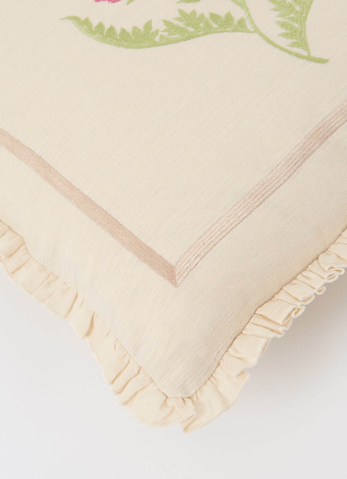 Palais Carry sierkussen 50 x 50 cm - detail 2 beige