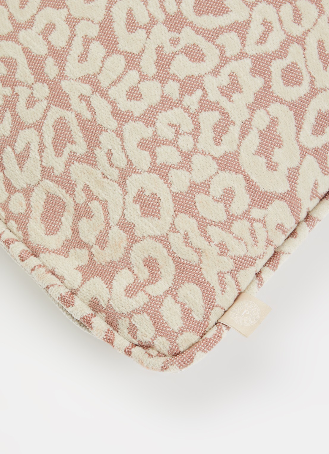 Palais Maya sierkussenhoes 45 x 45 cm - detail 4 roze