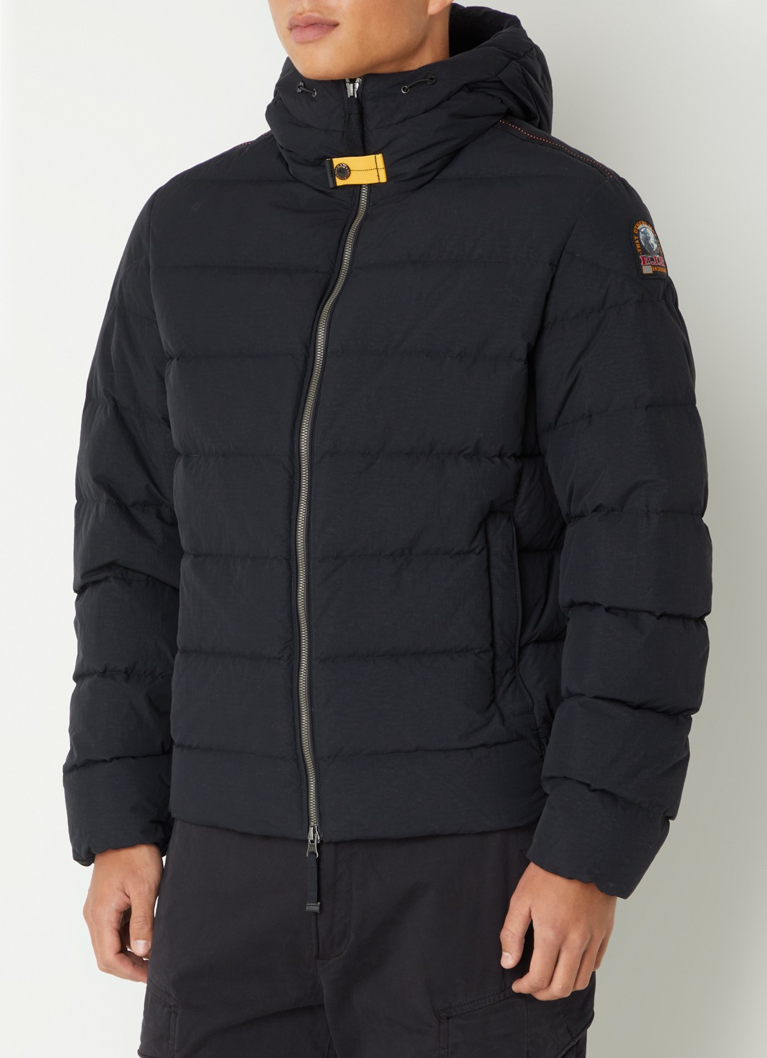 Parajumpers Cassian puffer jack met donsvulling en capuchon - detail 4 zwart