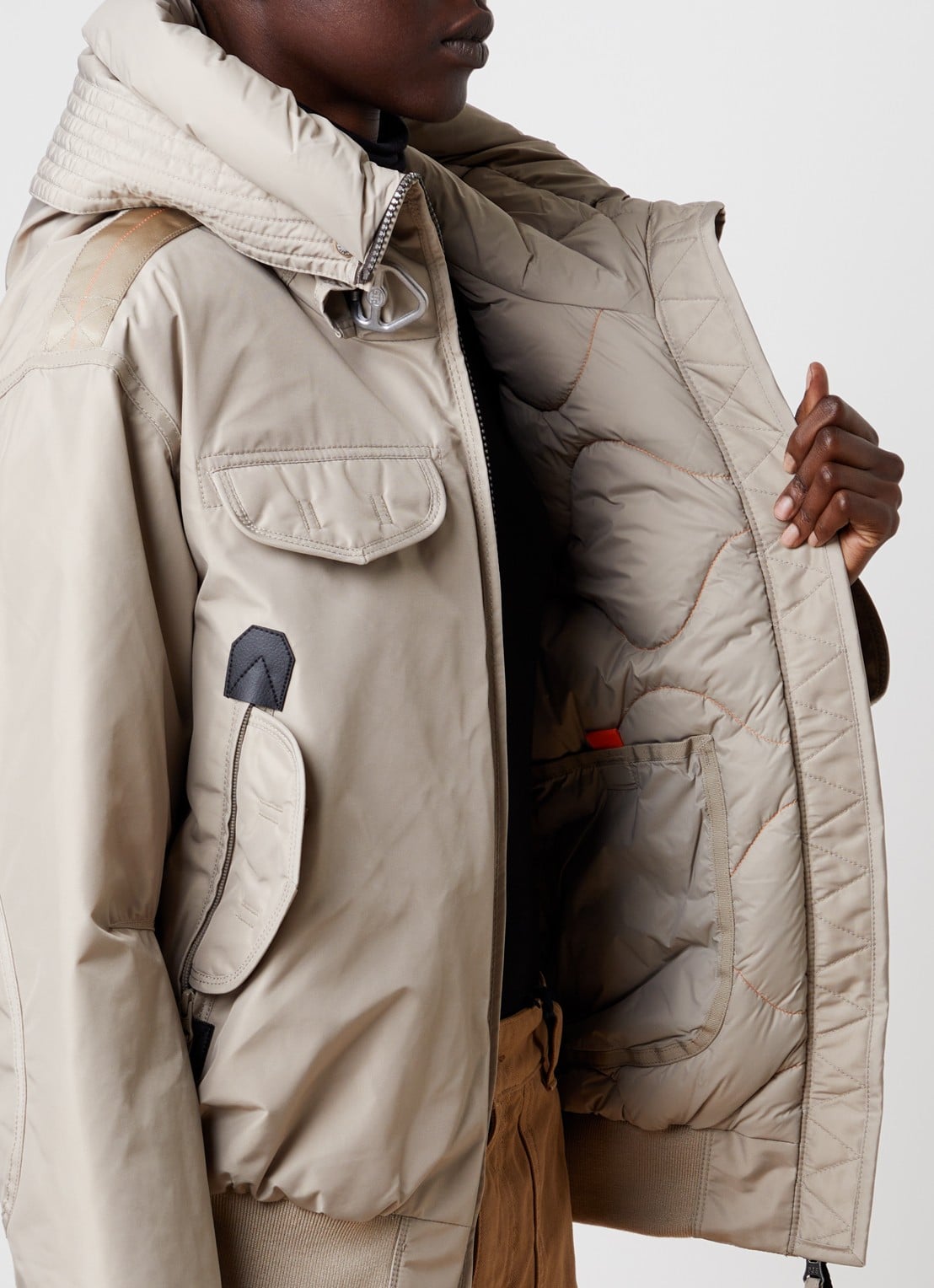 Parajumpers Gobi bomberjack met donsvulling en capuchon - detail 5 donkerbeige