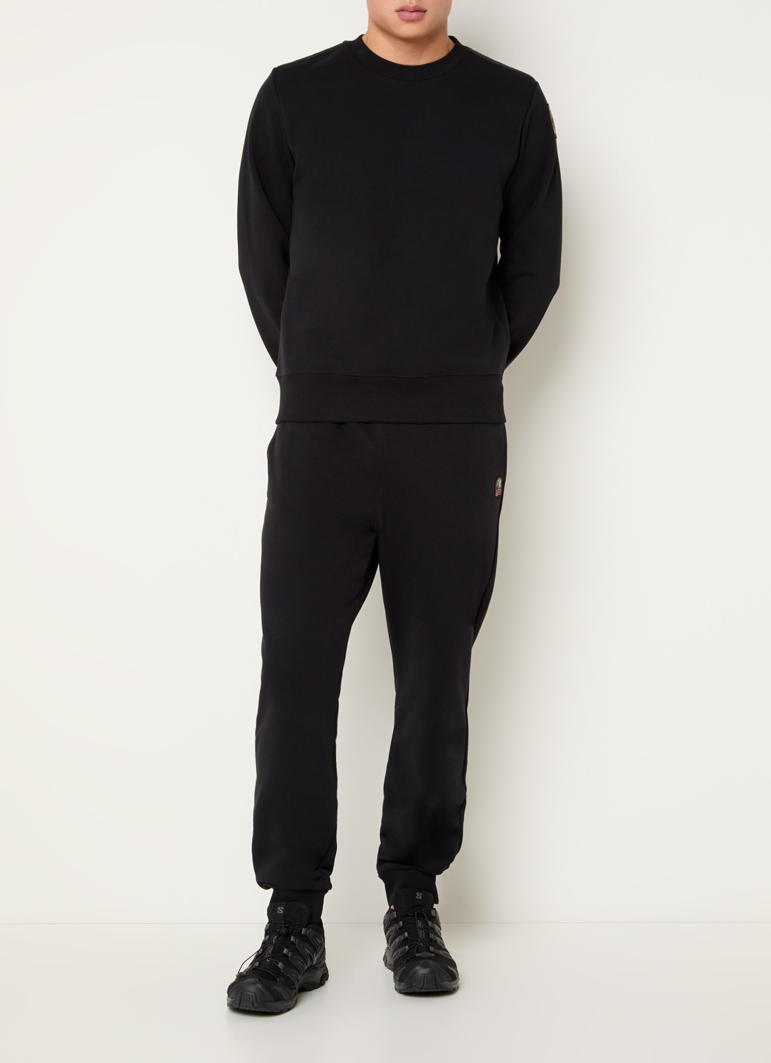 Parajumpers Makalu tapered fit joggingbroek met steekzakken - voorkant 5 zwart