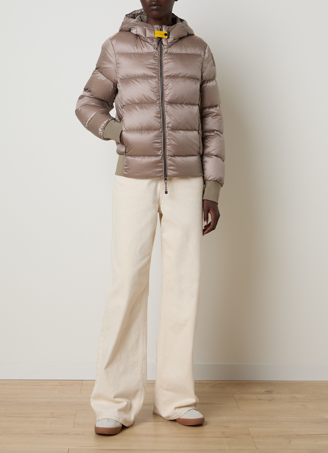Parajumpers Marion puffer jack met donsvulling - voorkant 2 donkerbeige