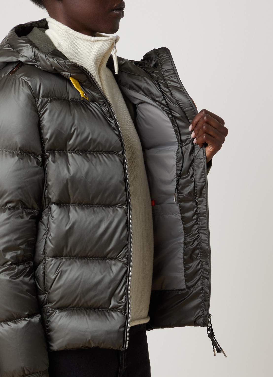 Parajumpers Marion puffer jack met donsvulling - detail 3 legergroen