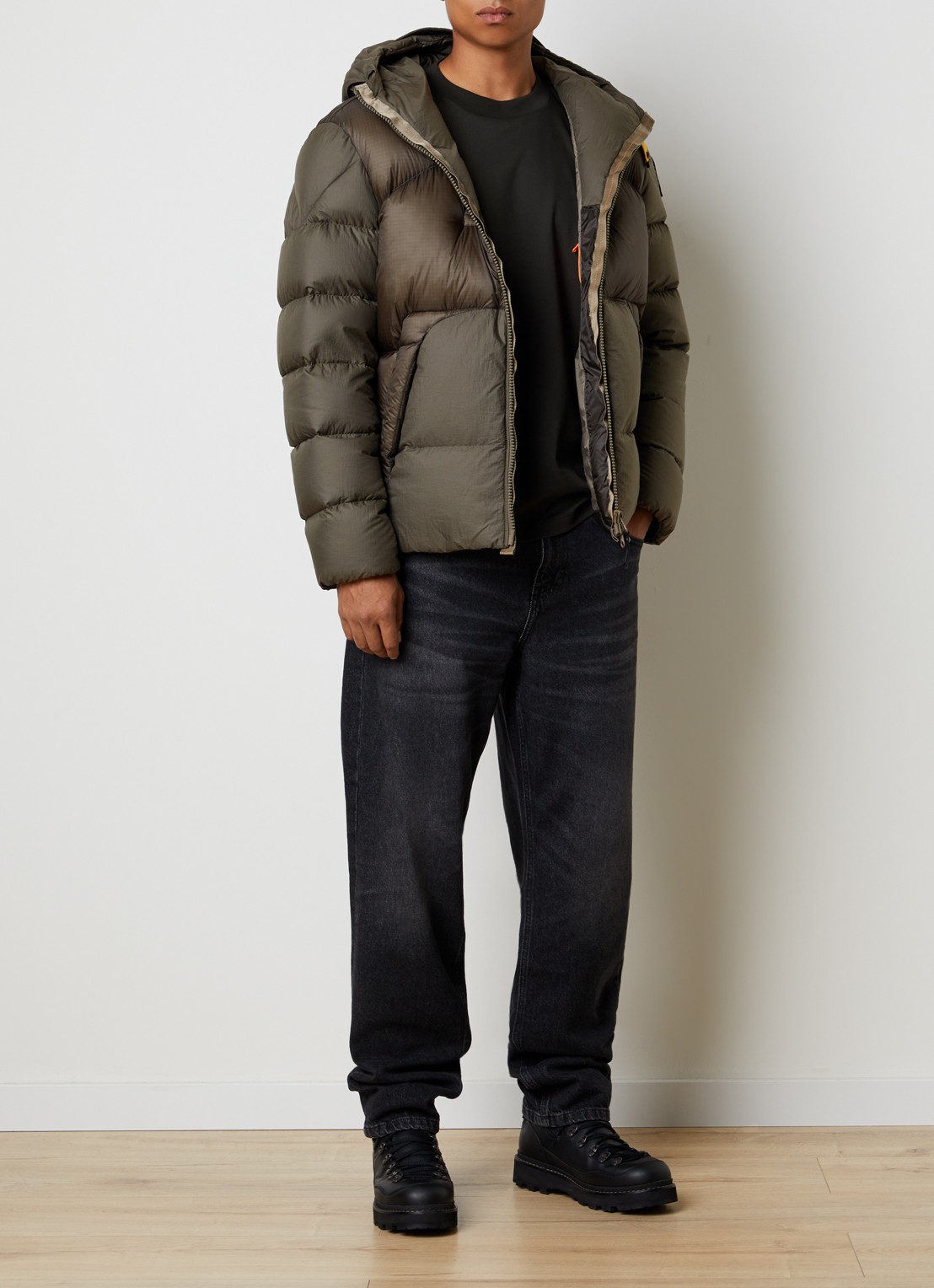 Parajumpers Notigi puffer jas met donsvulling en ritszakken - voorkant 6 bronsgroen