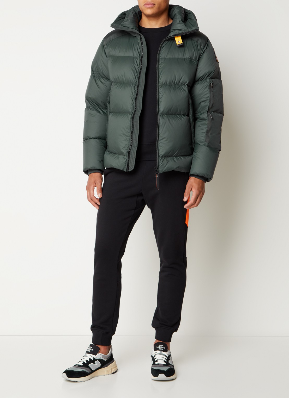 Parajumpers Tyrik puffer jack met donsvulling en ritszakken - voorkant 3 donkergroen