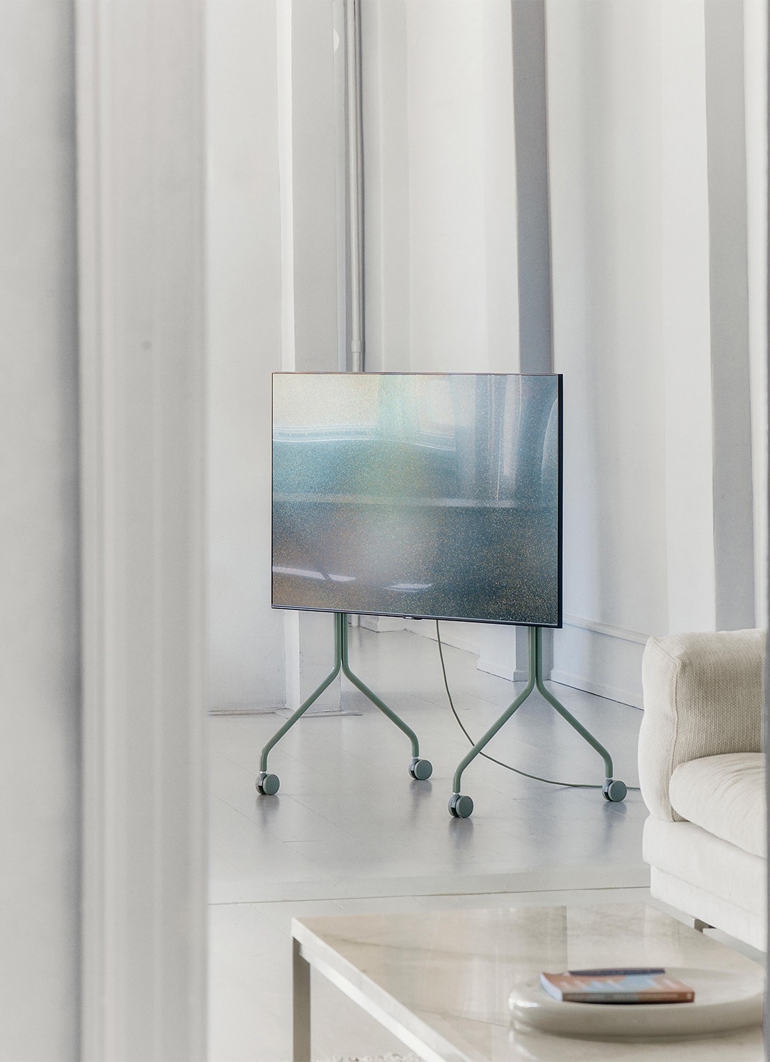 Pedestal Moon Rollin' TV standaard 107 cm - detail 6 mosgroen