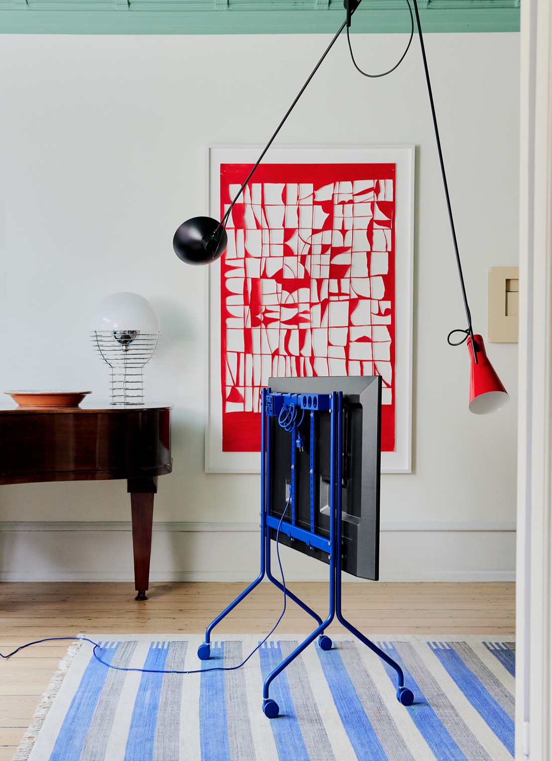 Pedestal Moon Rollin' TV standaard 107 cm - detail 4 donkerblauw