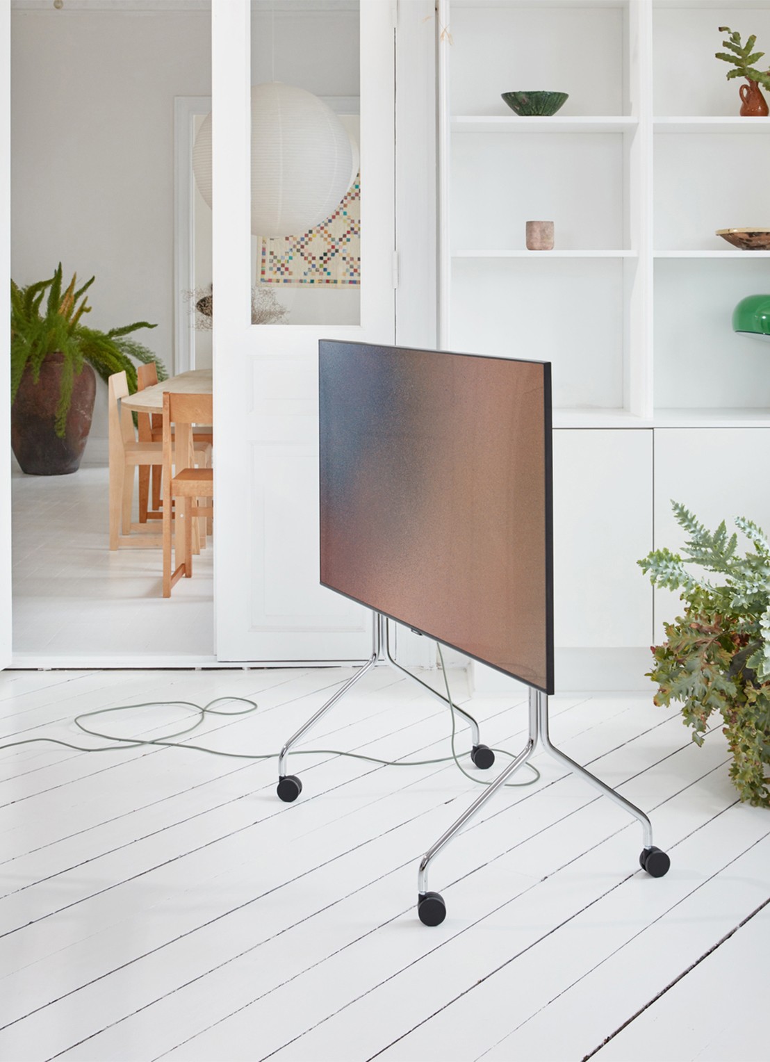Pedestal Moon Rollin' TV standaard 107 cm - voorkant 2 metallic