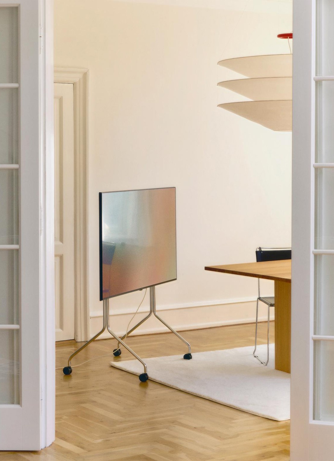 Pedestal Moon Rollin' TV standaard 121 cm - voorkant 6 zilver