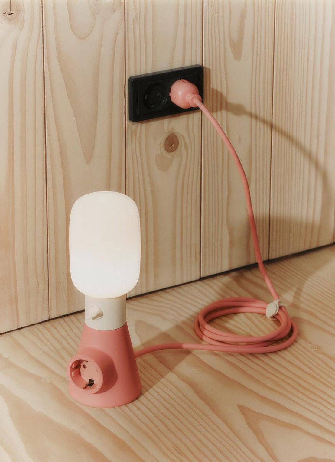 Pedestal Power Base stekkerdoos - voorkant 6 roze