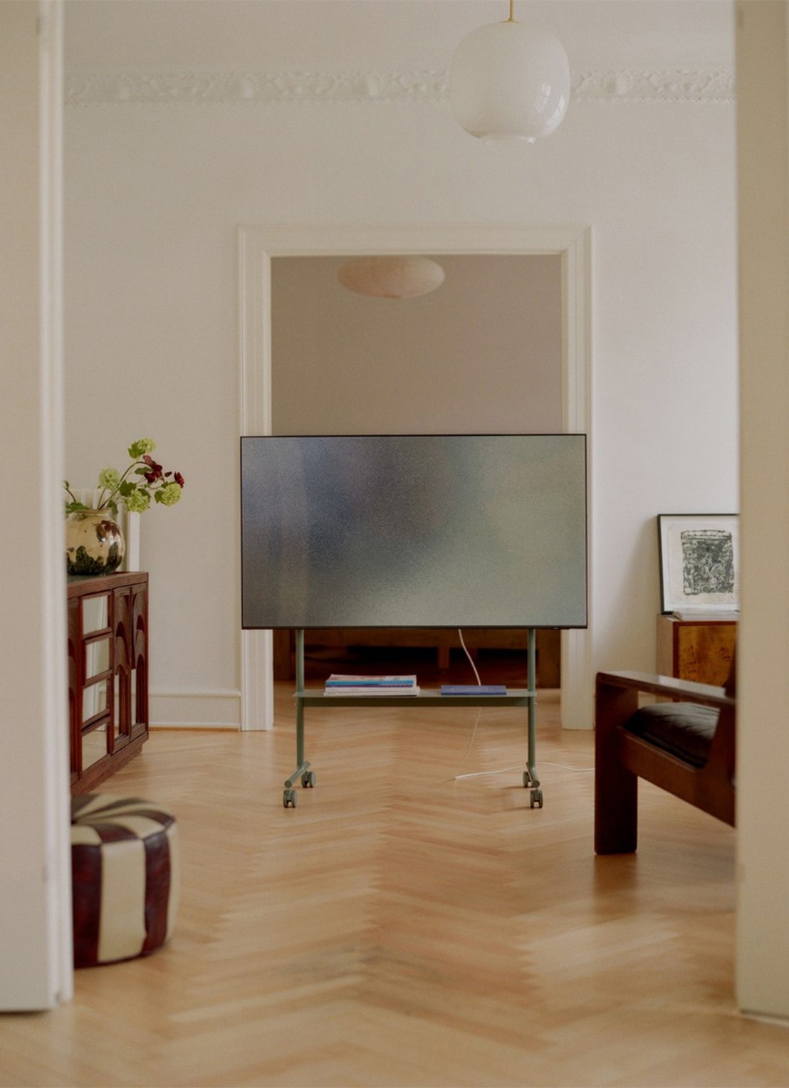 Pedestal Rover TV standaard 110 cm - voorkant 2 mosgroen