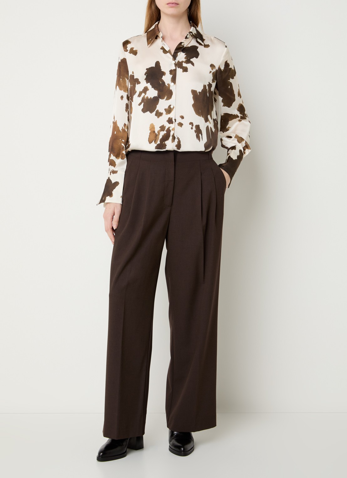 Pennyblack Balpe blouse van satijn met print - voorkant 2 hazelnootbruin