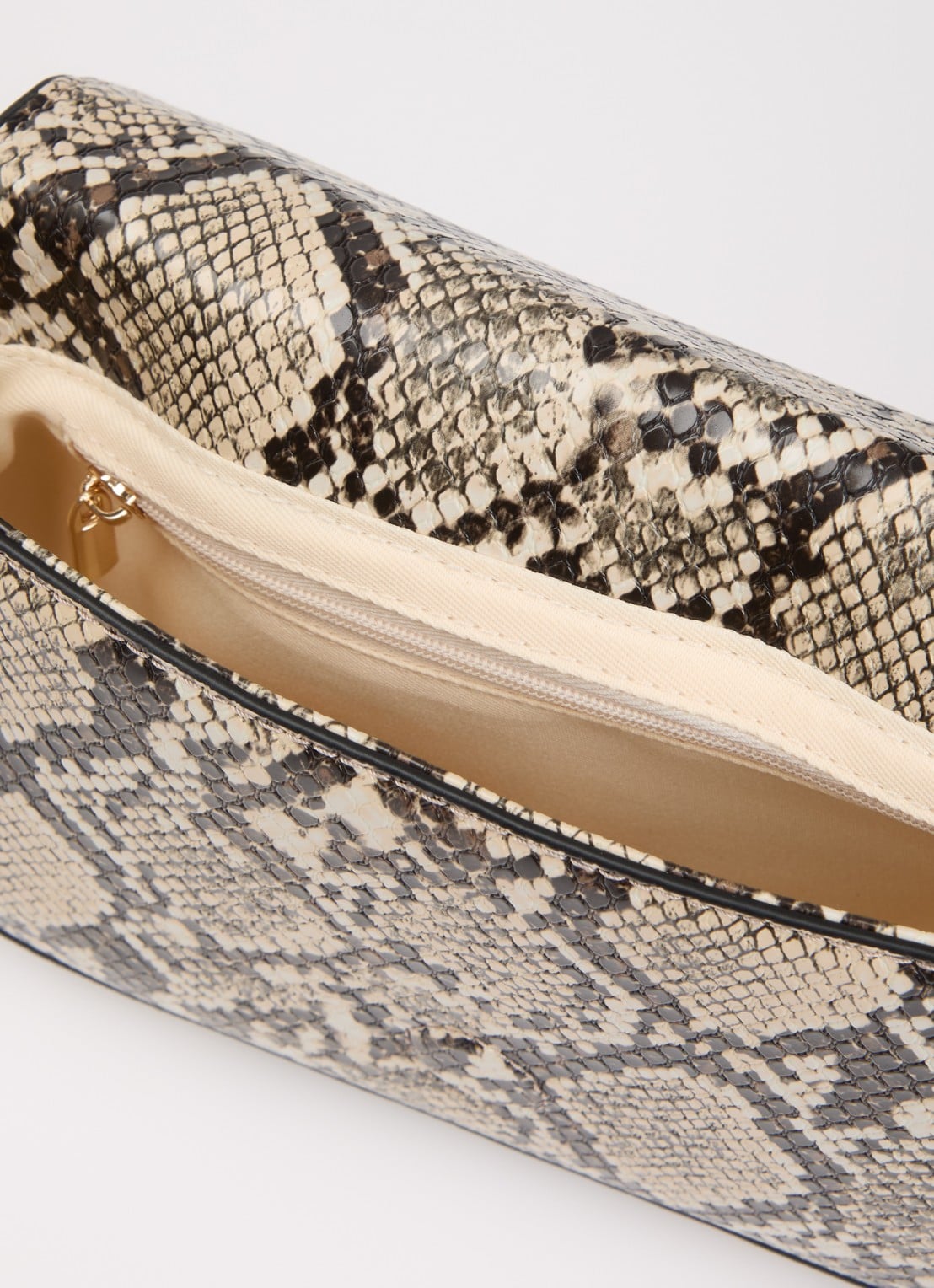 Pennyblack Barum schoudertas met afneembare schouderriem - detail zwart