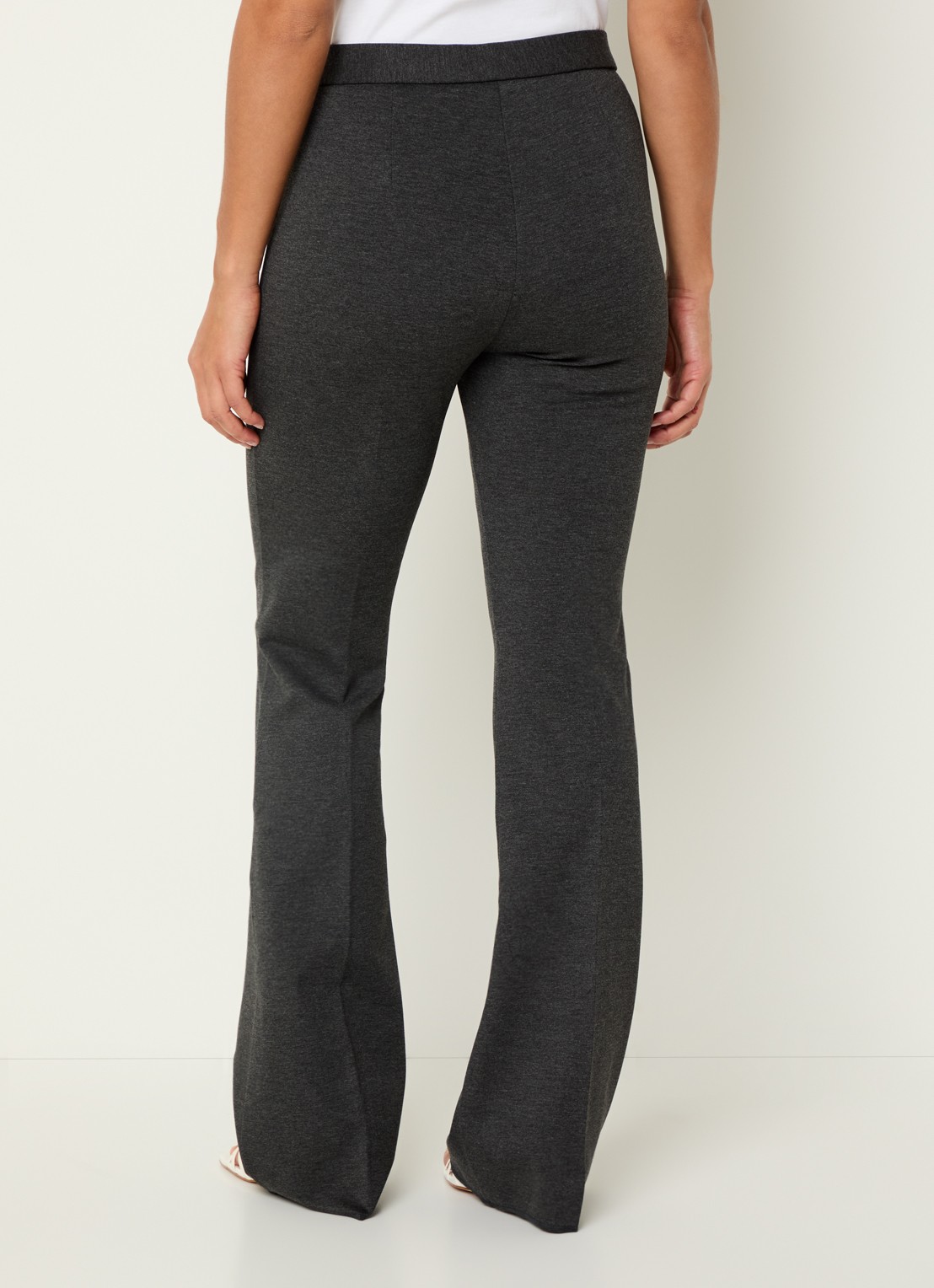 Pennyblack High waist flared fit joggingbroek met steekzakken - achterkant donkergrijs