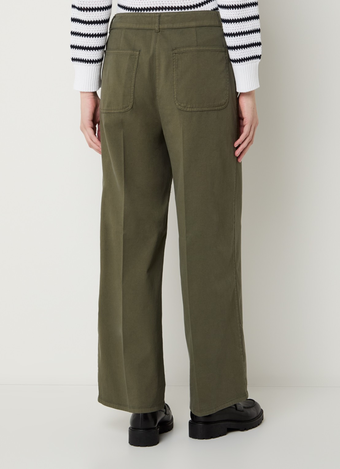 Pennyblack Magia high waist loose fit broek met persplooi en steekzakken - achterkant legergroen