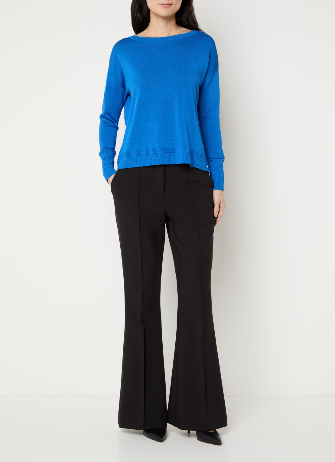 Pennyblack Pavidi fijngebreide trui in zijdeblend met boothals - voorkant 3 royalblauw