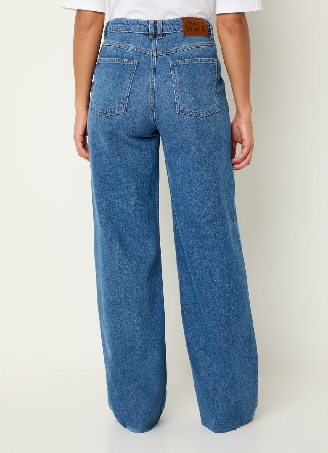 Pennyblack Puddle high waist wide leg jeans met medium wassing - achterkant indigo