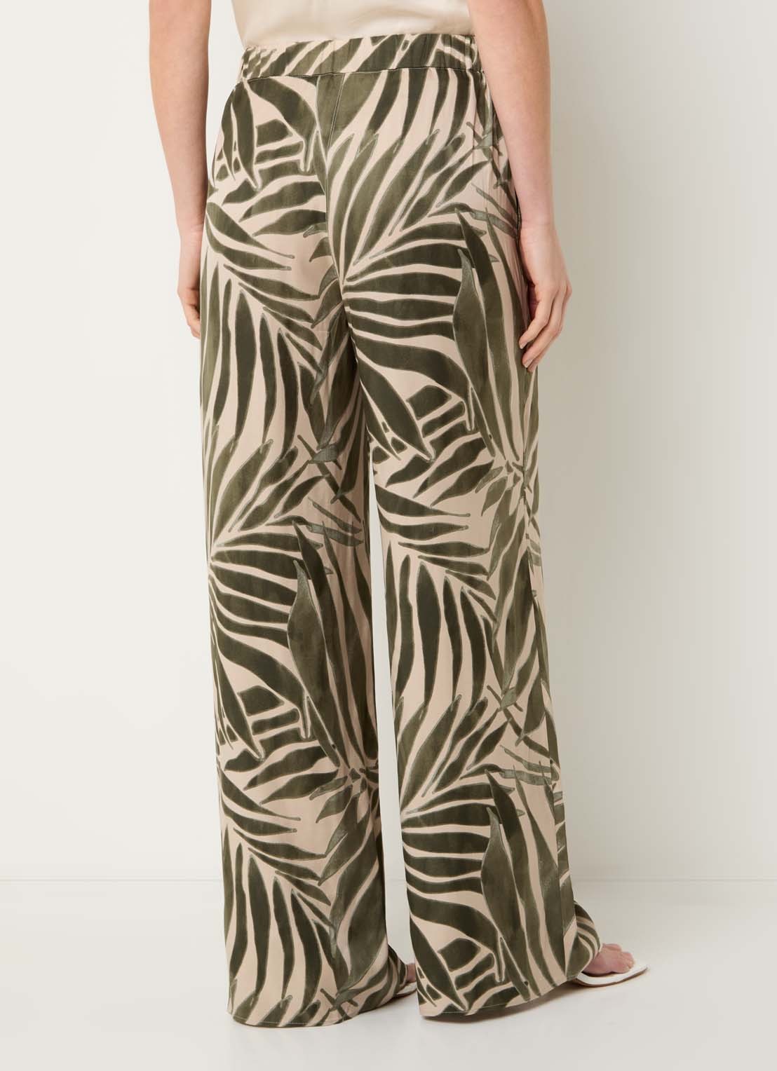 Pennyblack Utilita high waist wide fit broek van satijn met print  - achterkant 4 legergroen