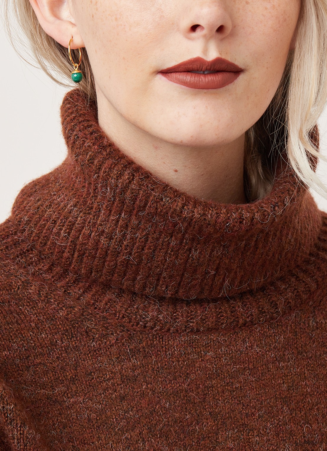 Pernille Corydon Malachite oorringen met edelsteen - voorkant 2 goud