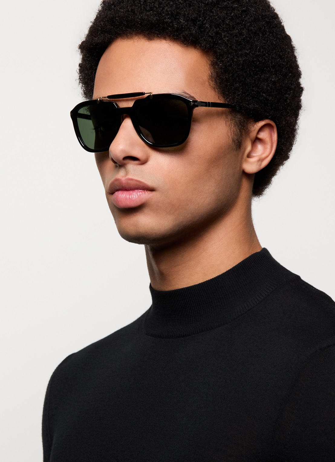 Persol Piloten zonnebril PO0203S  - voorkant 2 zwart