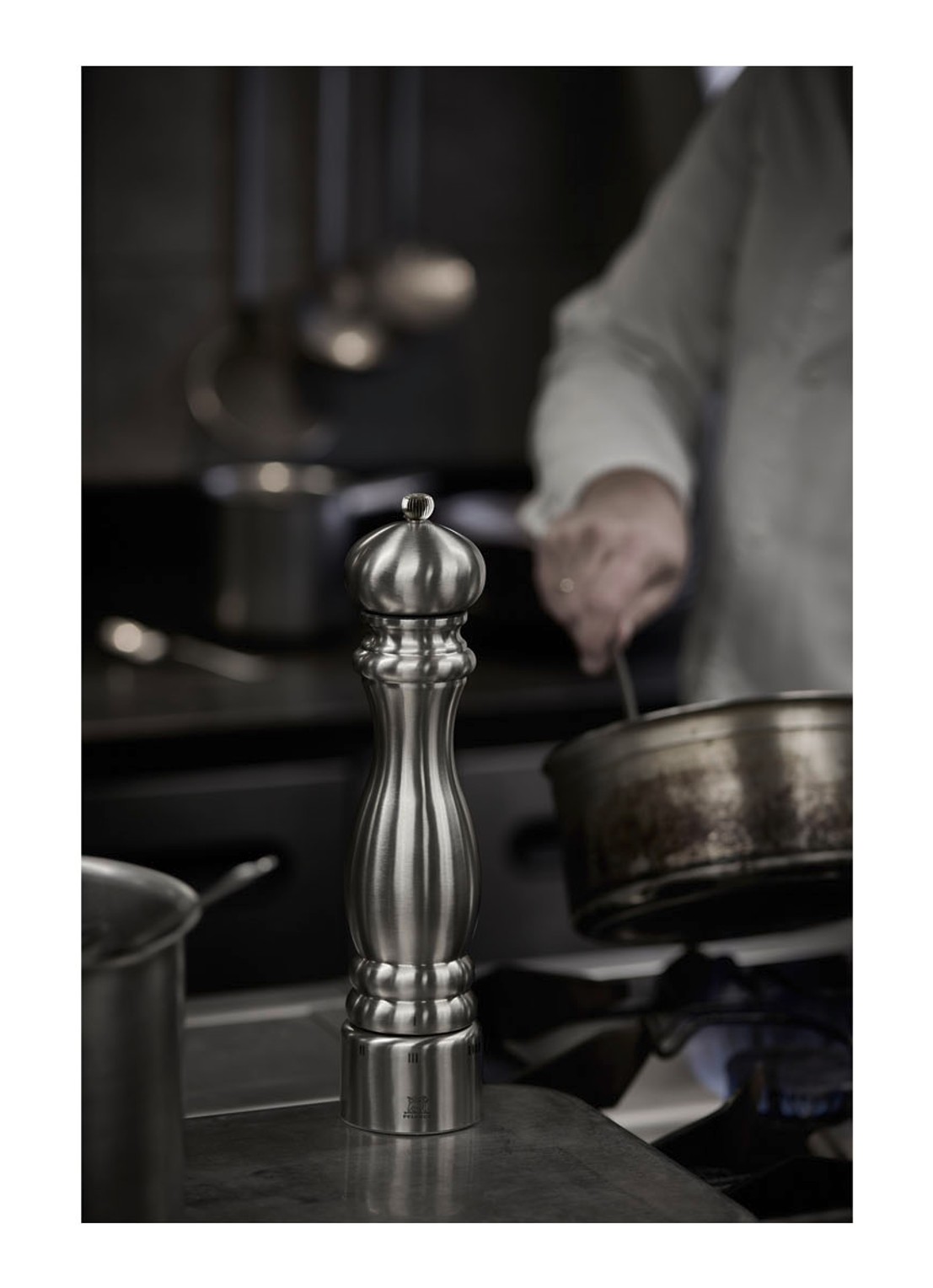 Peugeot Paris Chef pepermolen 22 cm - voorkant 2 zilver