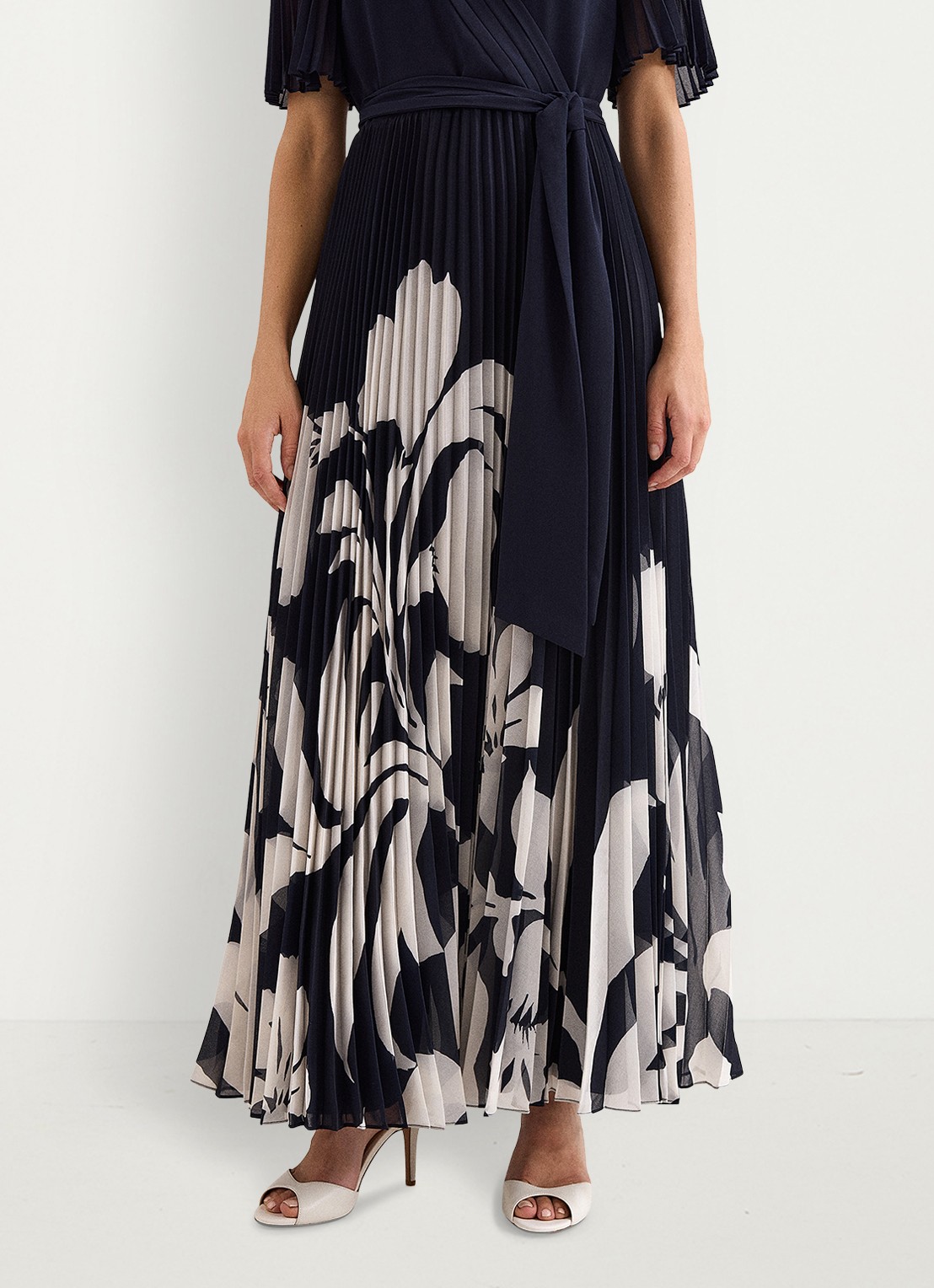 Phase Eight Abigail maxi jurk met bloemenprint - detail 7 blauw