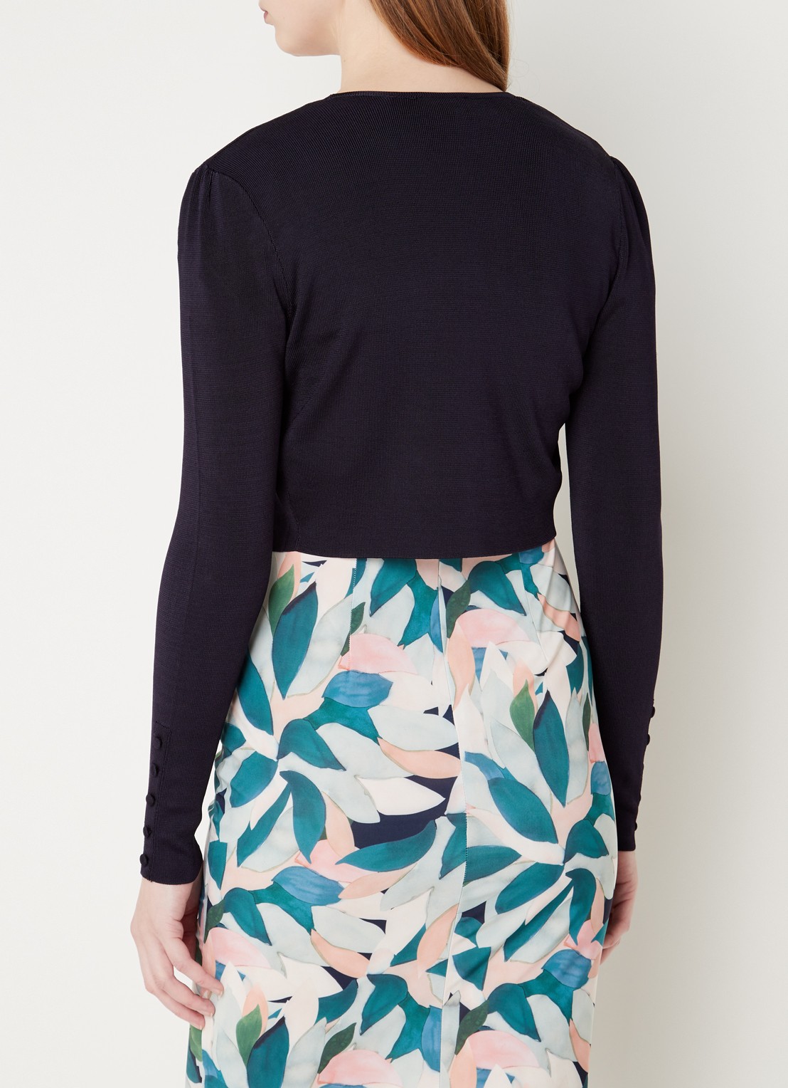 Phase Eight Adah fijngebreide bolero met sierknopen - achterkant donkerblauw