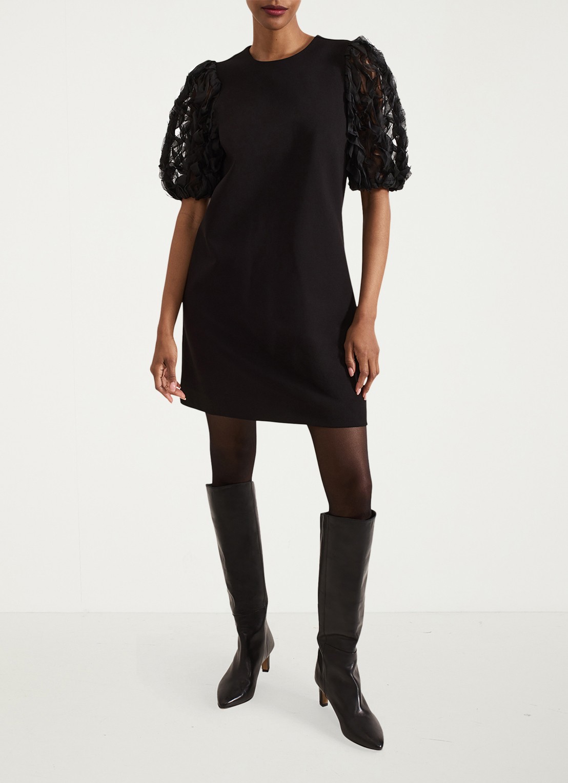 Phase Eight Aida mini jurk met pofmouw - voorkant 2 zwart