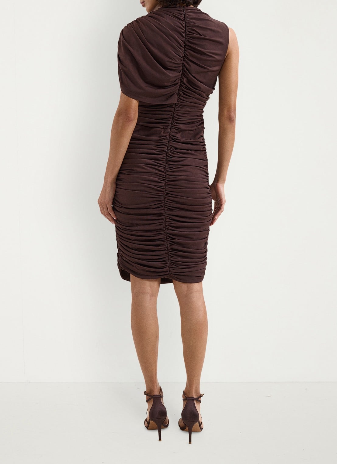 Phase Eight Aimee mini jurk met asymmetrische mouw - achterkant 7 bruin