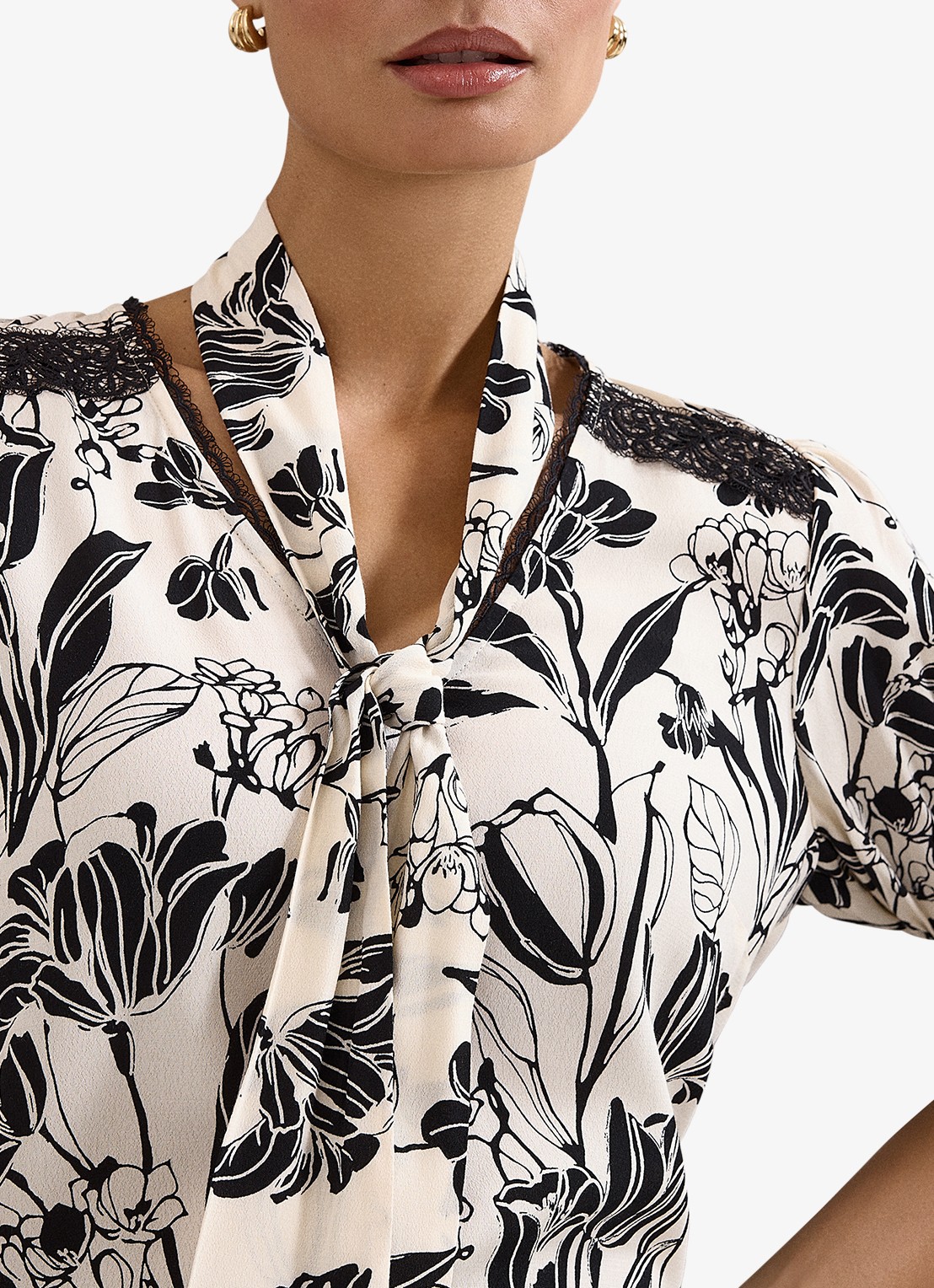 Phase Eight Aisra tuniek met bloemenprint en sjaalkraag - detail 4 zwart