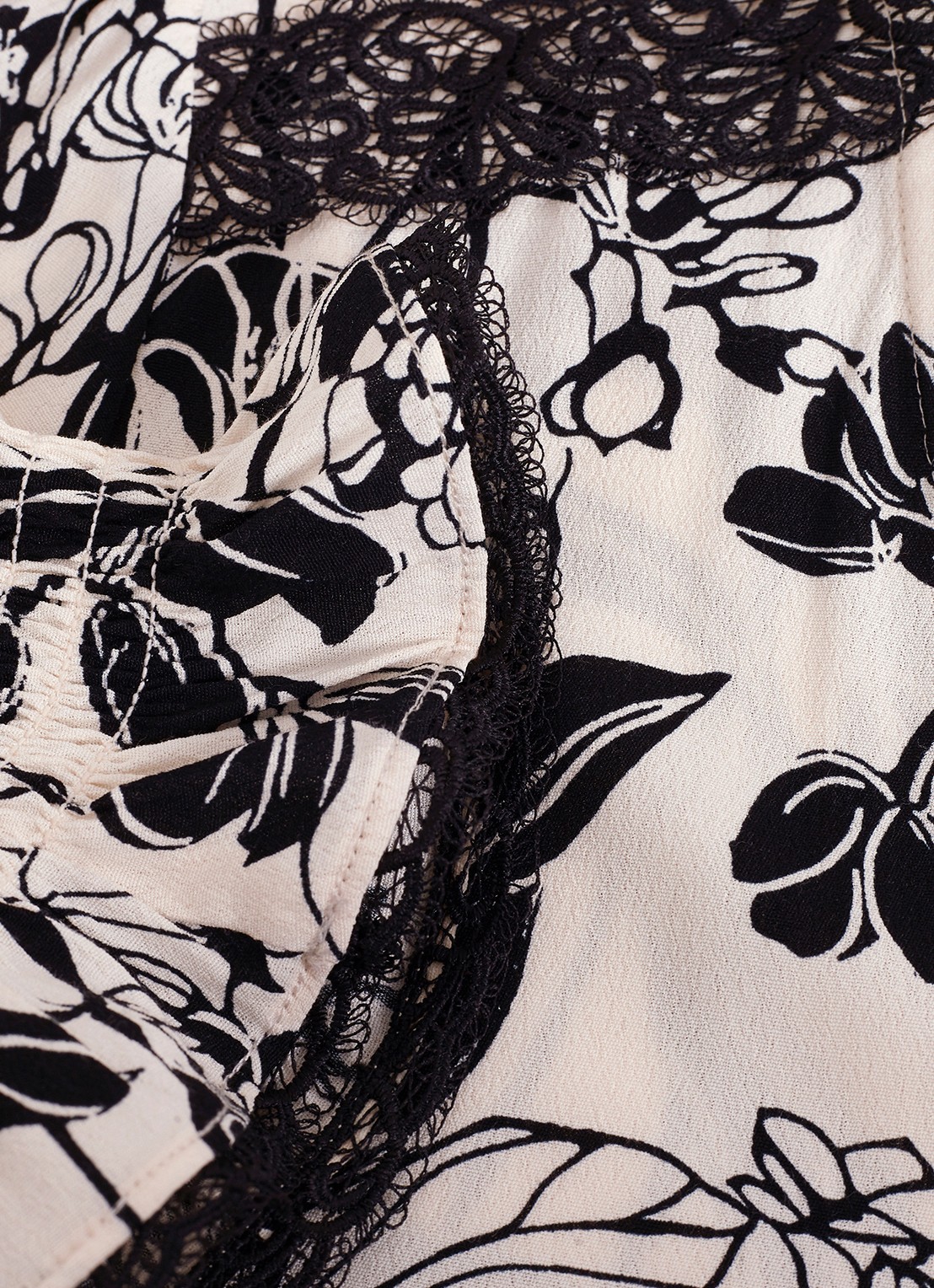 Phase Eight Aisra tuniek met bloemenprint en sjaalkraag - detail 6 zwart