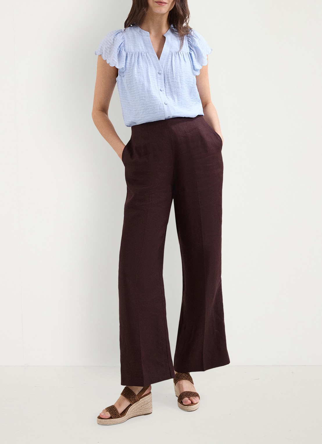 Phase Eight Aleasha blouse met V-hals - voorkant 2 lichtblauw