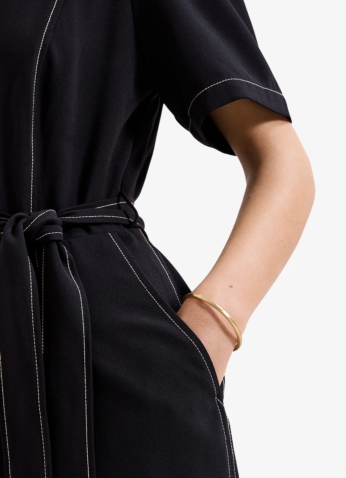 Phase Eight Alix wide fit jumpsuit met strikceintuur - detail 4 zwart