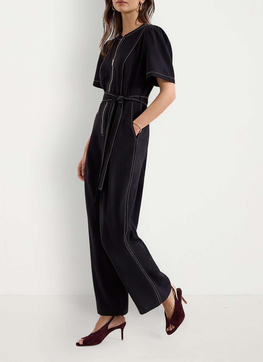 Phase Eight Alix wide fit jumpsuit met strikceintuur - voorkant 8 zwart