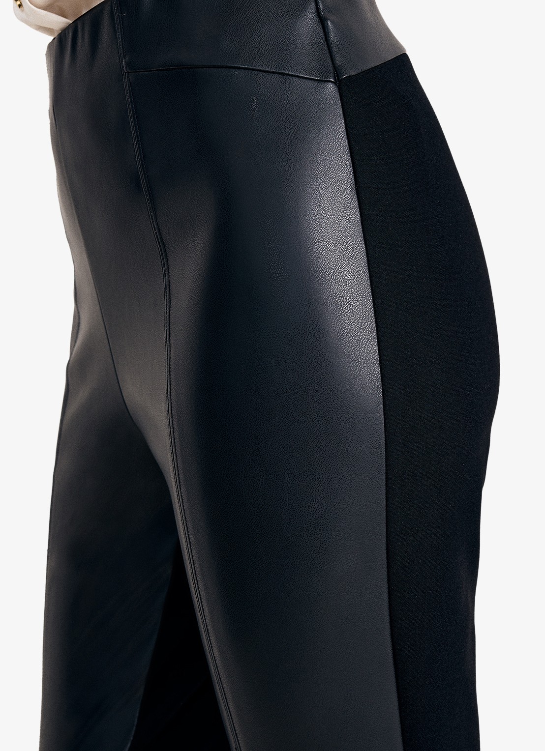 Phase Eight Alora high waist slim fit broek van immitatieleer - detail 3 zwart