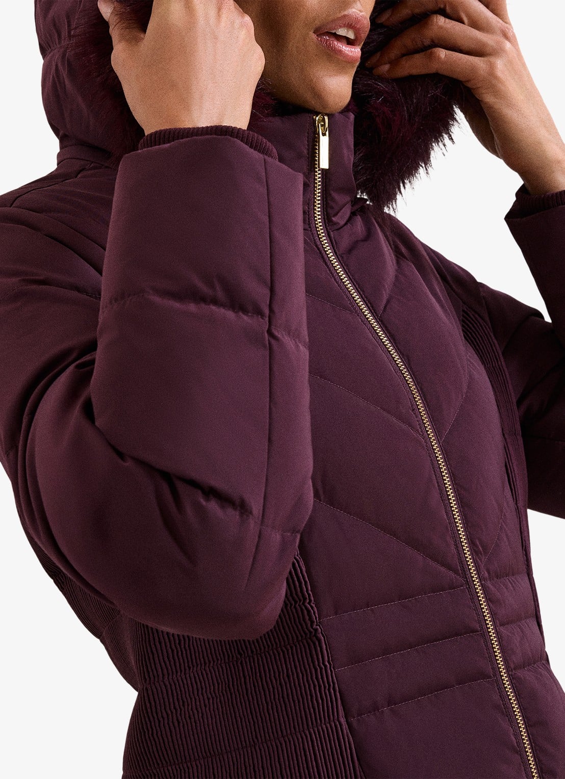 Phase Eight Amber puffer jas met capuchon - detail 7 aubergine