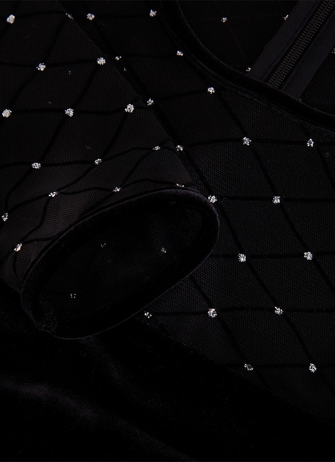 Phase Eight Amberose mini jurk van fluweel met strass - detail 7 zwart