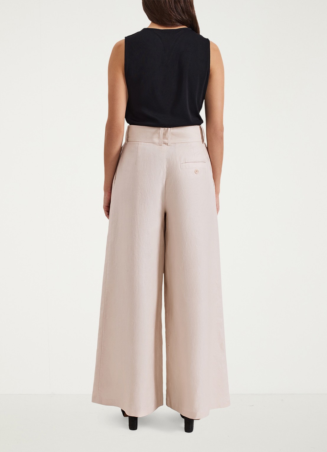 Phase Eight Amble mid waist wide fit pantalon met steekzakken - achterkant 7 creme