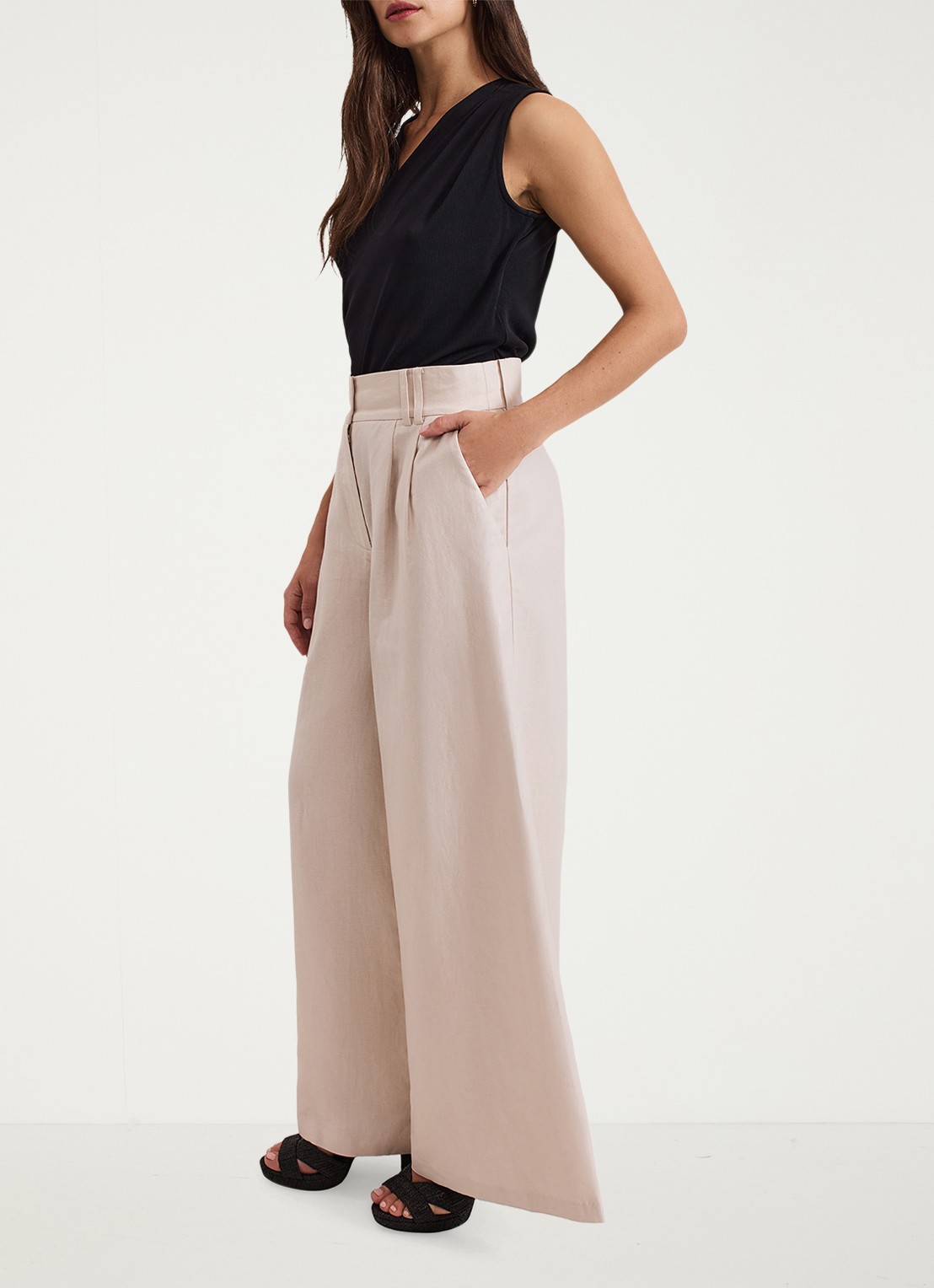 Phase Eight Amble mid waist wide fit pantalon met steekzakken - voorkant 2 creme