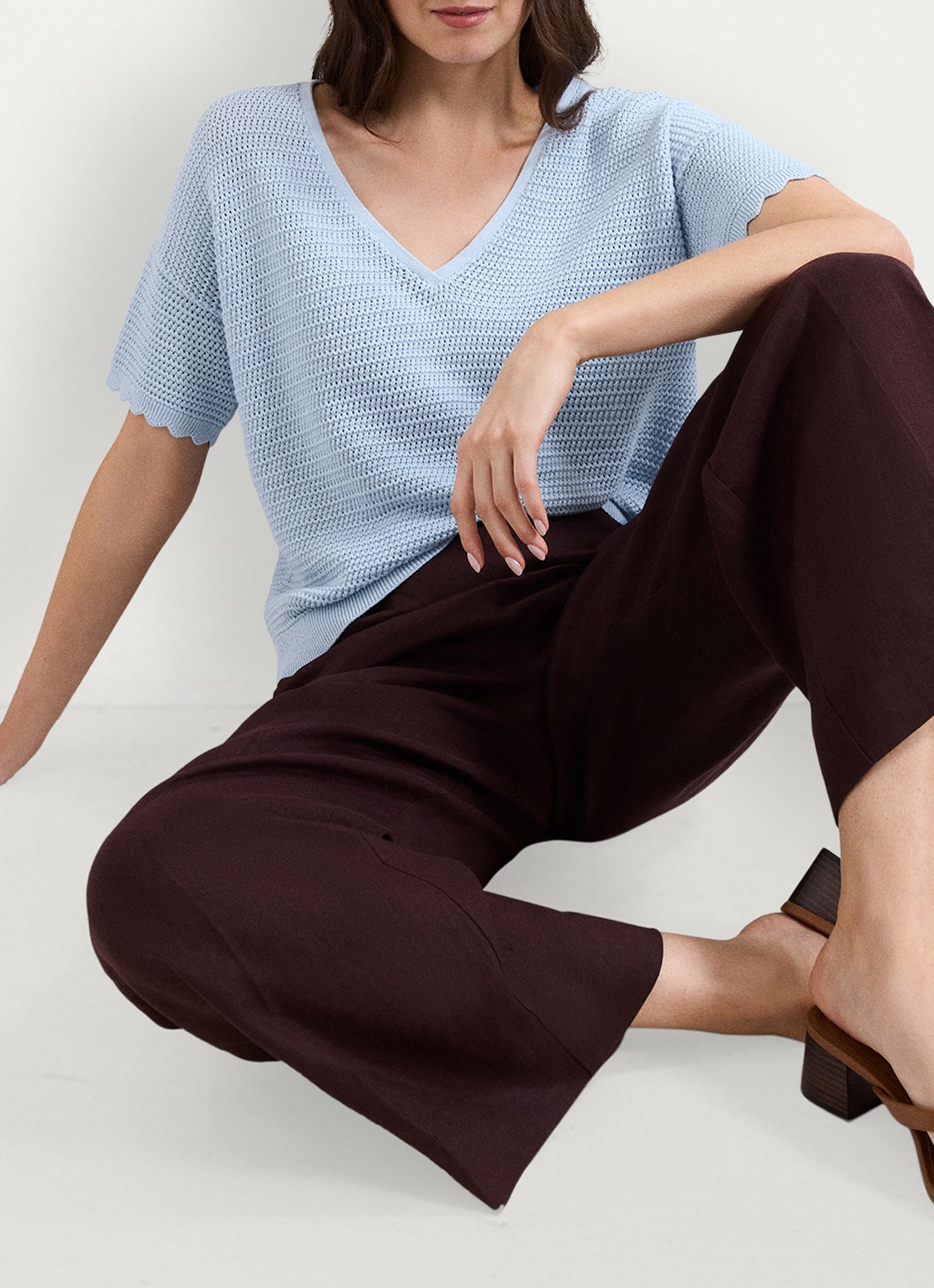 Phase Eight Amira grofgebreide top met V-hals - detail 6 lichtblauw